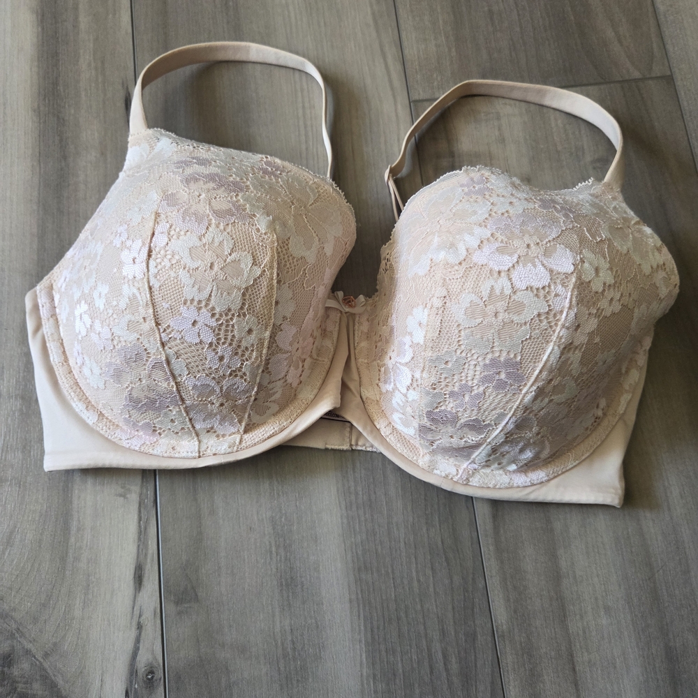 Victoria's Secret Lace Push-Up Bra in Cream